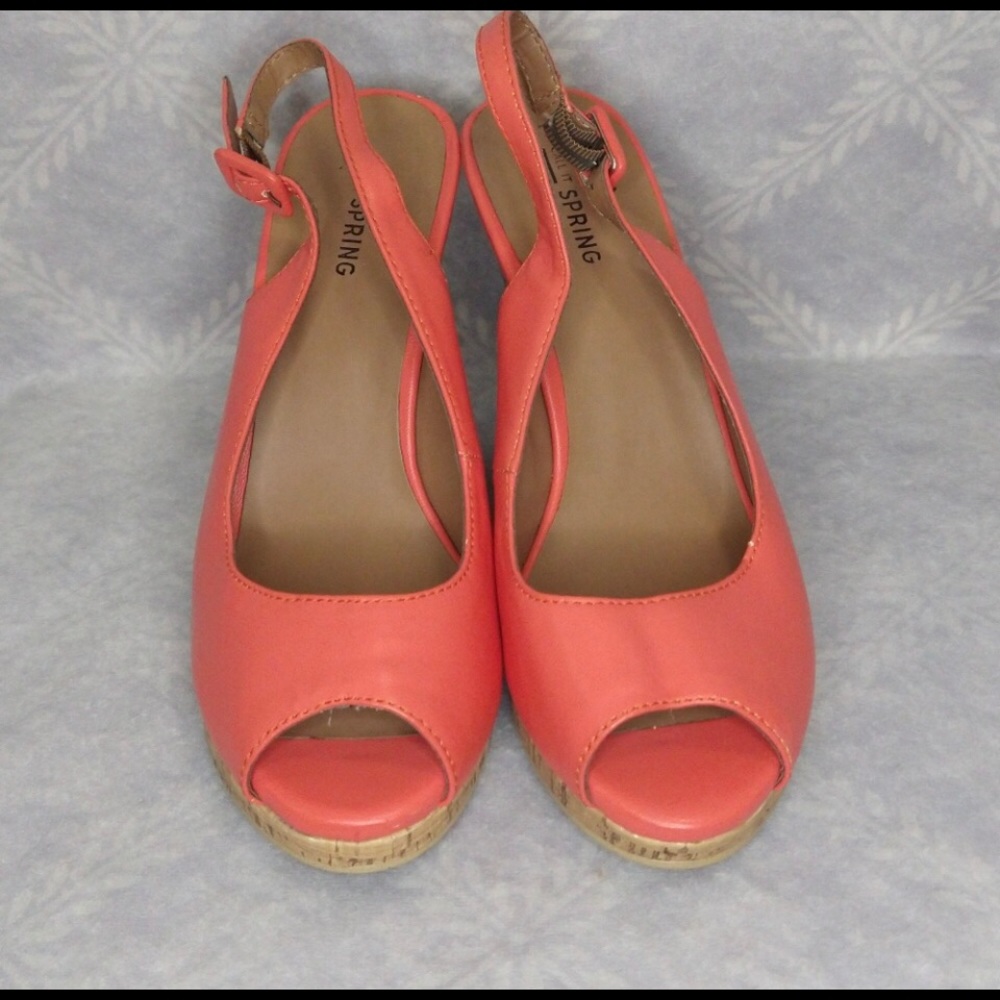 Call it Spring Coral Wedges - Picture 2 of 5